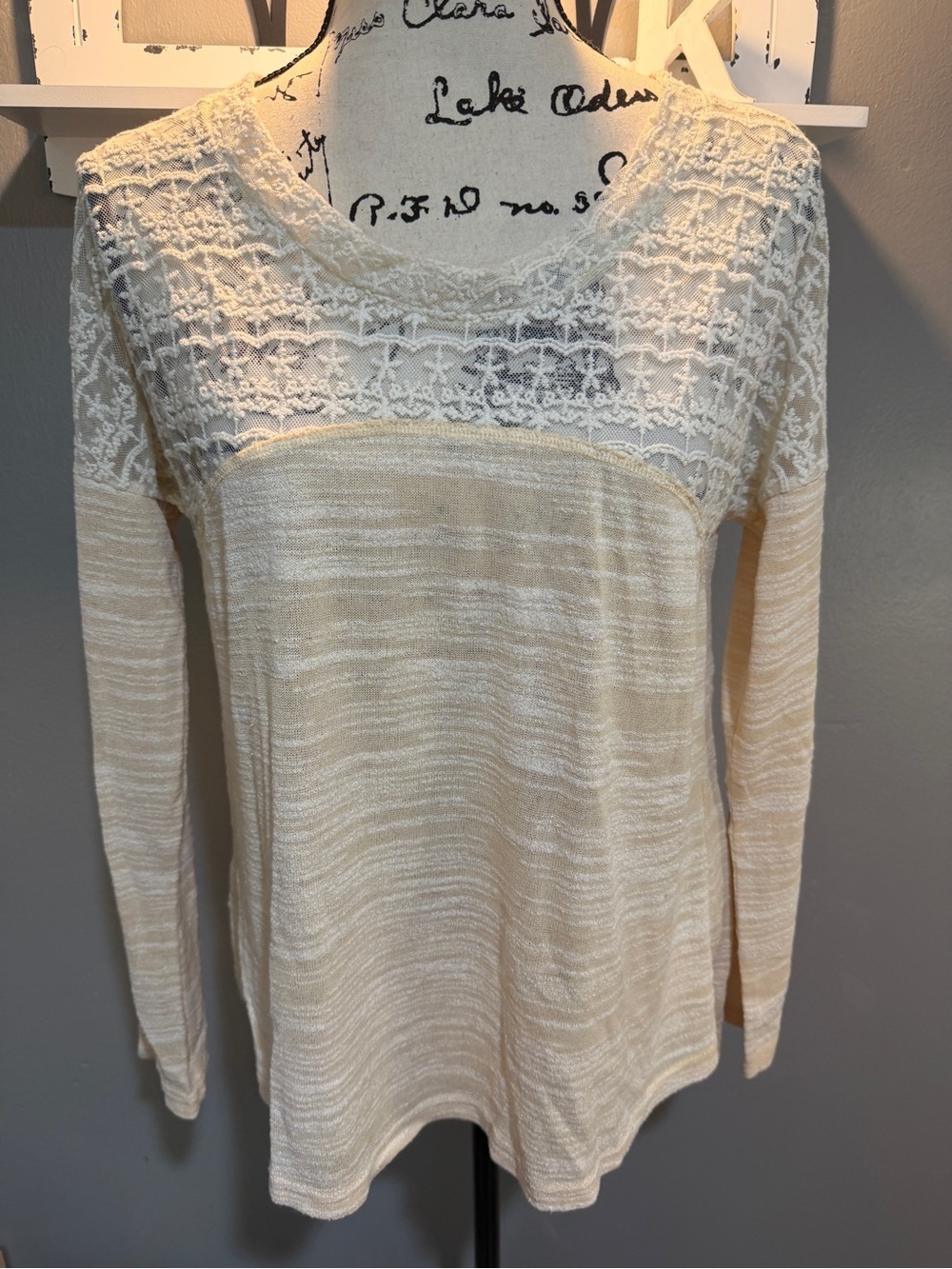 HAZEL CREAM LACE YOKE LONG SLEEVE TOP SZ M